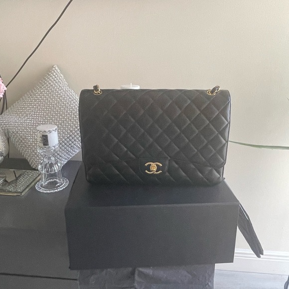 Host pick 🎉🎉 jumboChanel caviar gorgeous in new condition  🎉🎉 - Picture 3 of 16